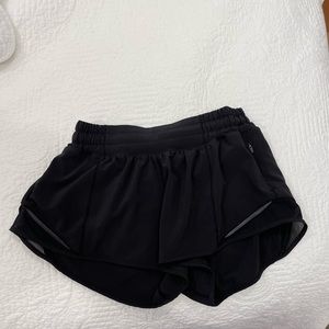 Lululemon Hotty Hot 2.5” BLack